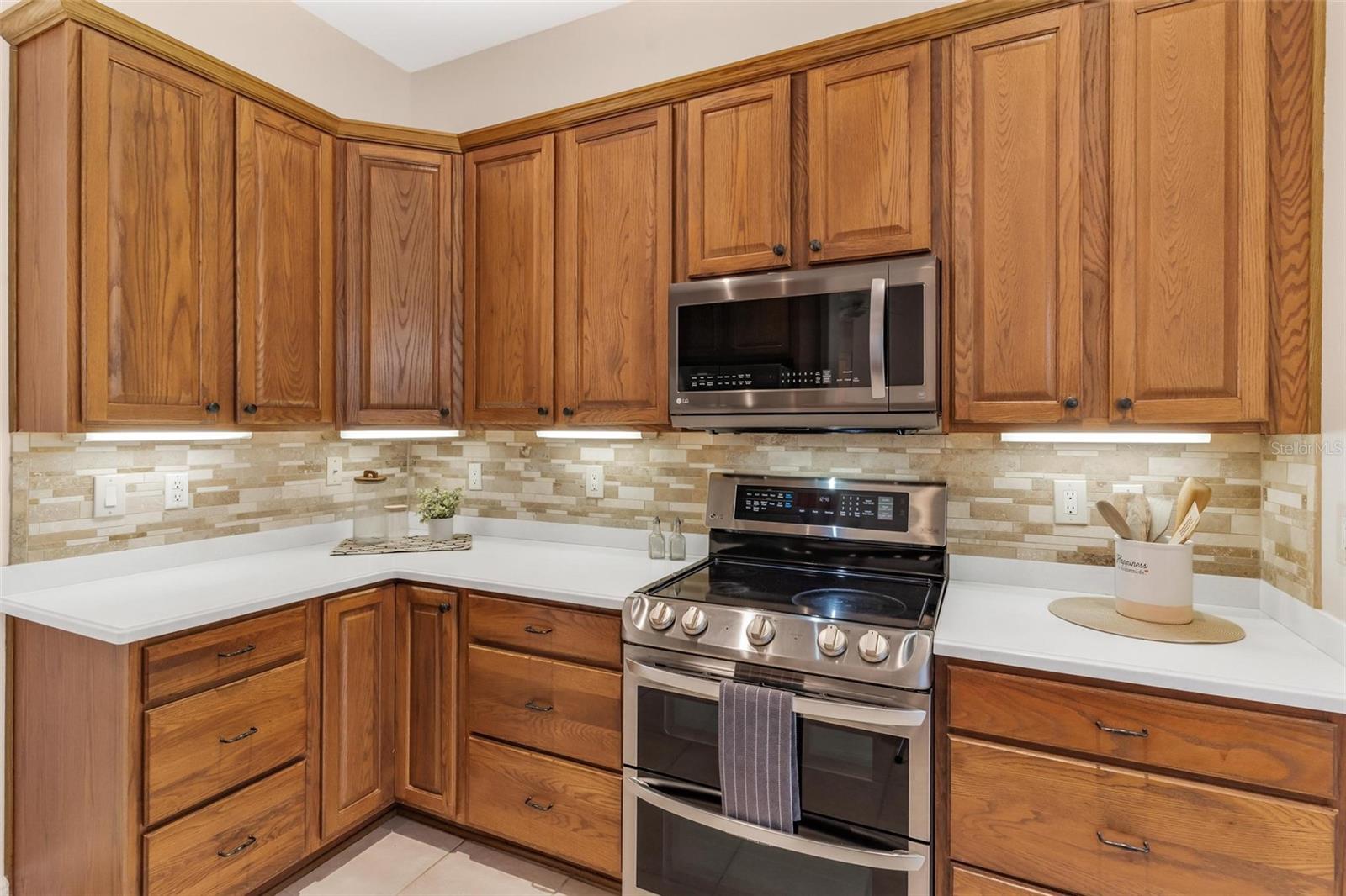 HARBOR HILLS GROVES - Residential