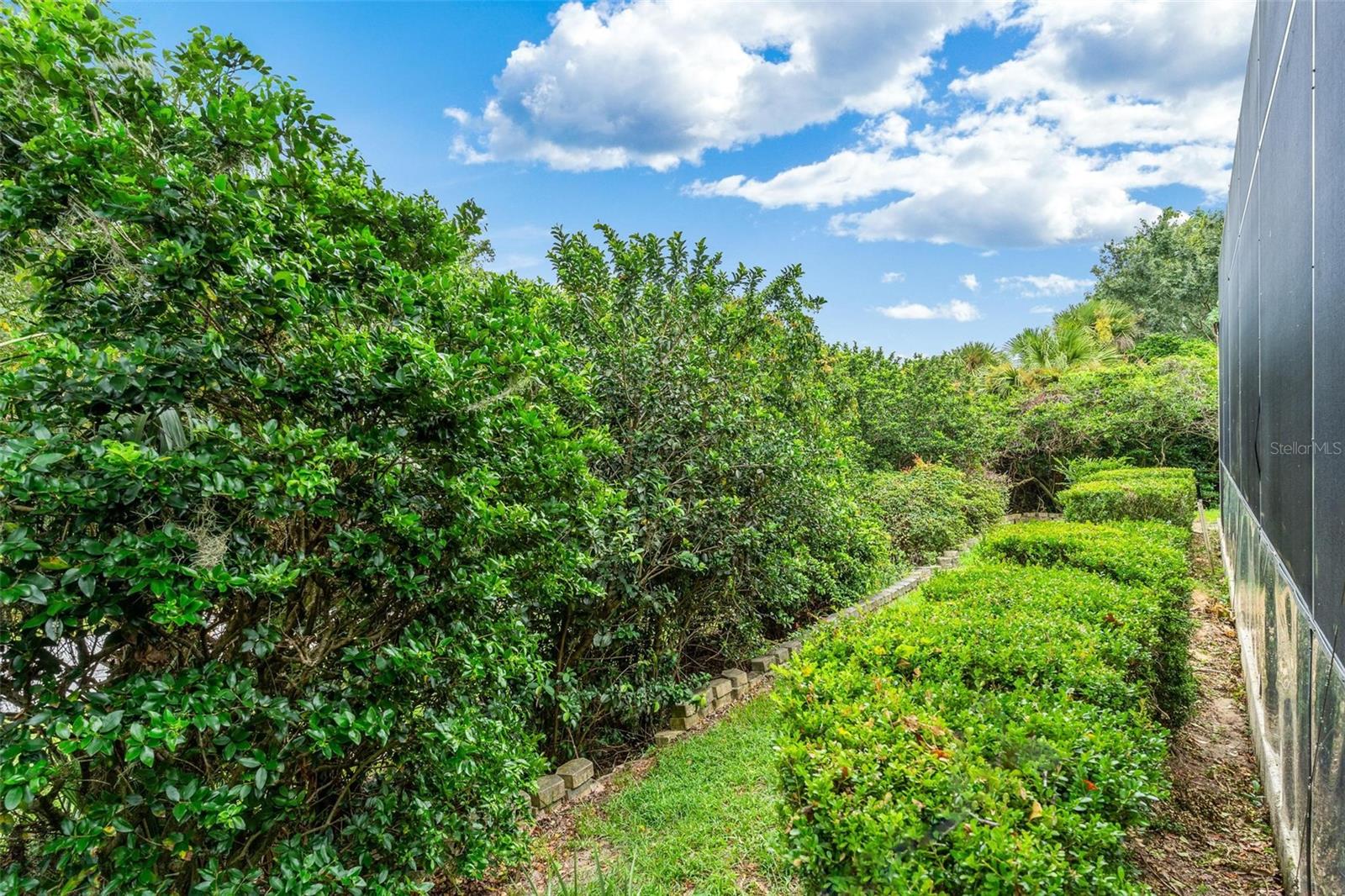 HARBOR HILLS GROVES - Residential
