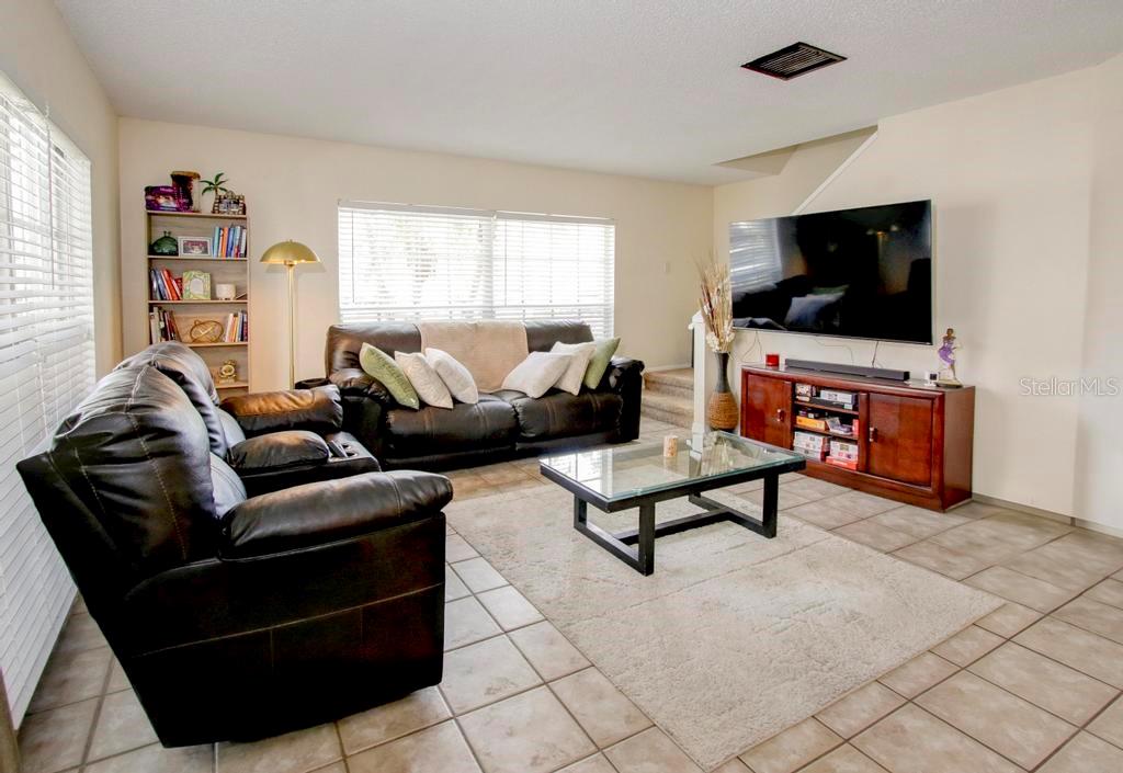 637 KENSINGTON LAKE CIRCLE