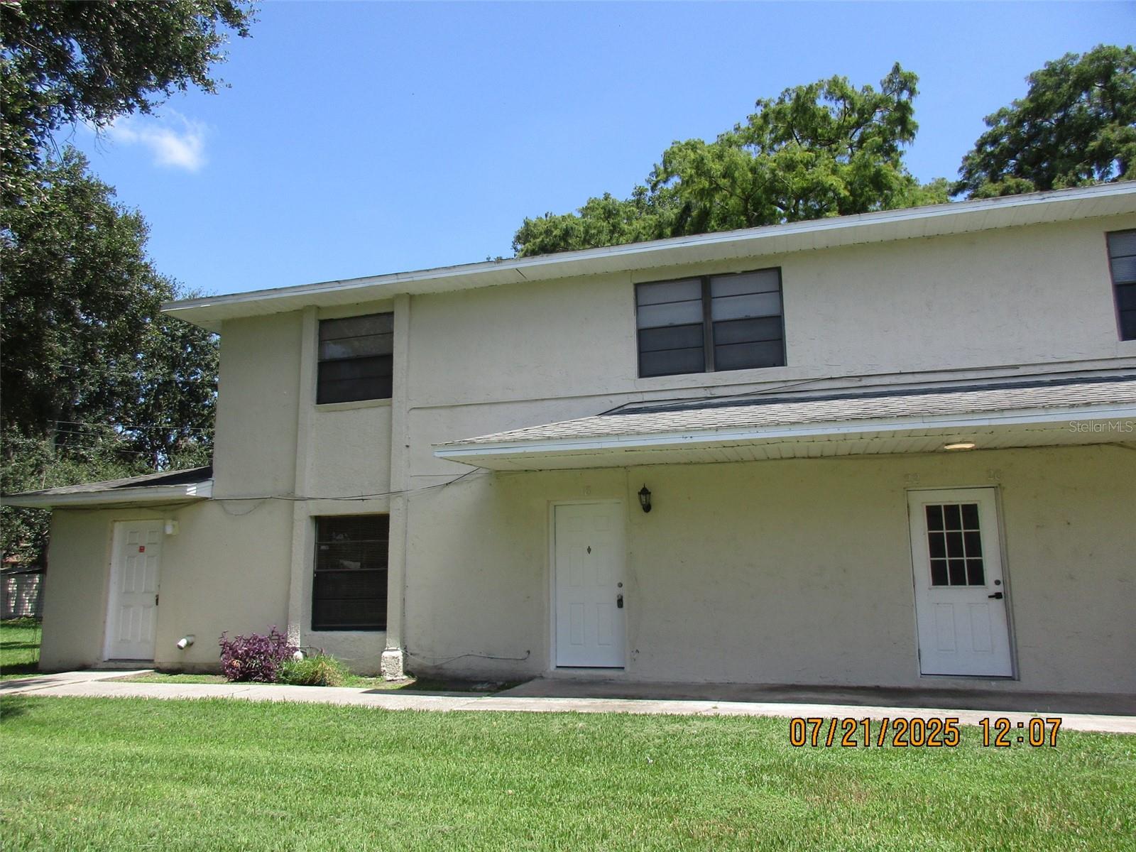 THIS DOWNSTAIRS UNIT FEATURES 2 BEDROOMS AND 1 BATHROOM. THERE IS AN ON-SITE COIN OPERATED WASHER AND DRYER IN THE COMMON AREA AVAILABLE FOR USE. THE UNIT WILL BE GETTING A BRAND NEW REFRIGERTAOR AND STOVE AS THEY HAVE BEEN ORDERED AND WAITING TO BE DELIVERED. THIS UNIT IS CLOSE TO THE ST CLOUD LAKEFRONT. THIS UNIT WONT LAST LONG! SCHEDULE YOUR SHOWING TODAY!
APPLICATION AND CRITERIA IS ATTACHED TO THE LISTING.