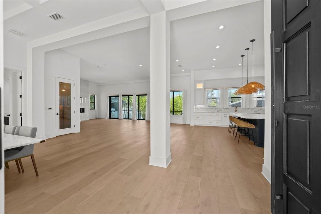 Photo of 403 E Davis Boulevard, Tampa, FL 33606 (MLS # TB8387586)