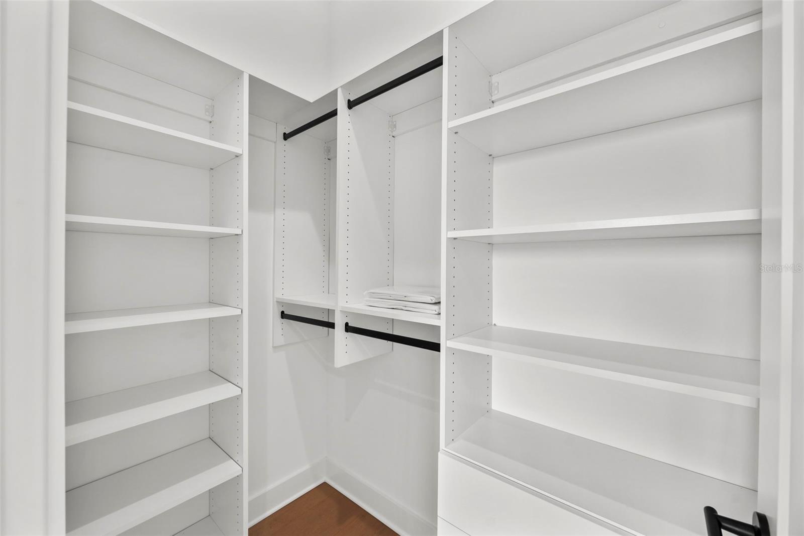 DAVIS ISLANDS PB10 PG52 TO 57 - Residential