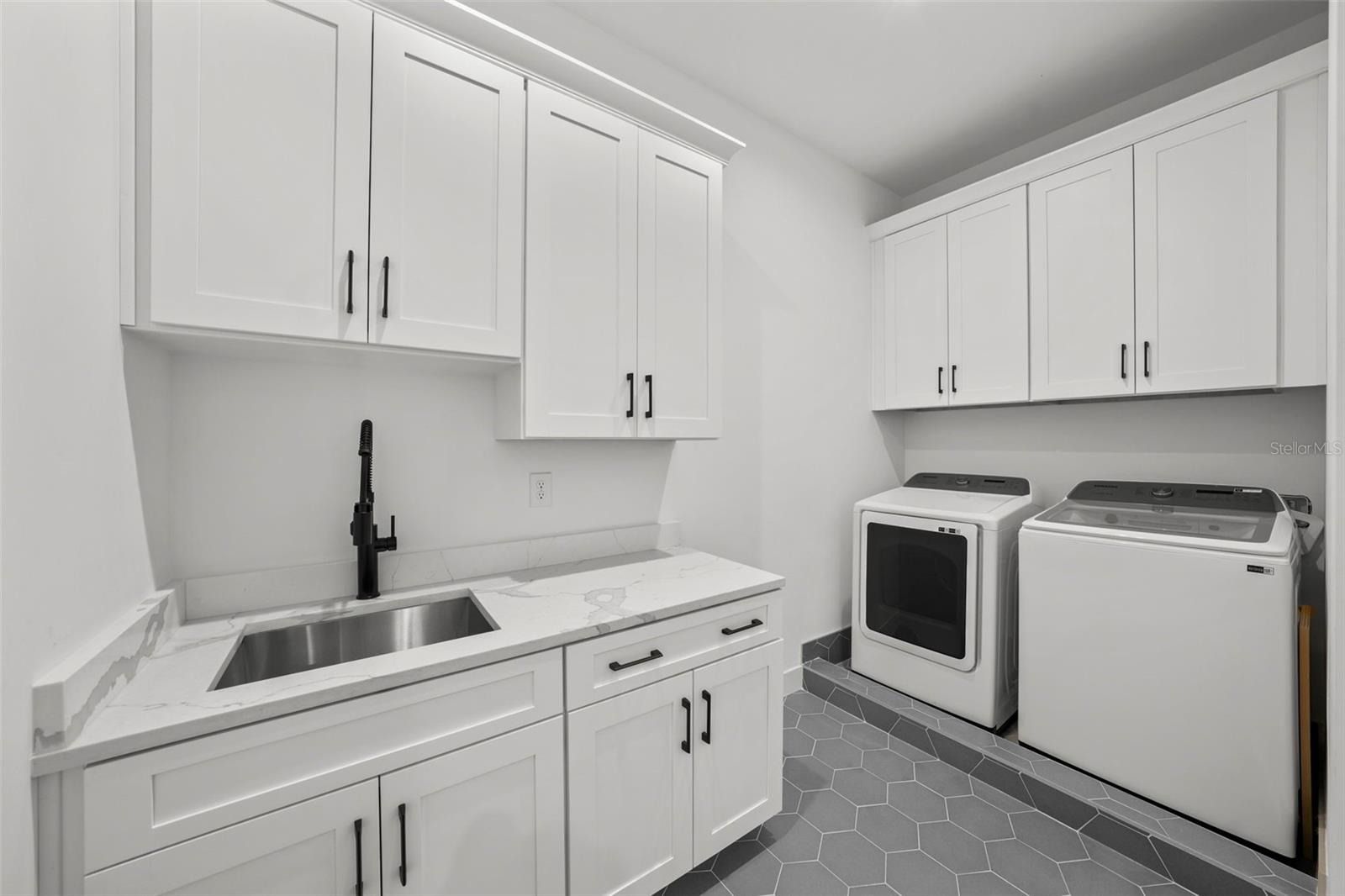 DAVIS ISLANDS PB10 PG52 TO 57 - Residential