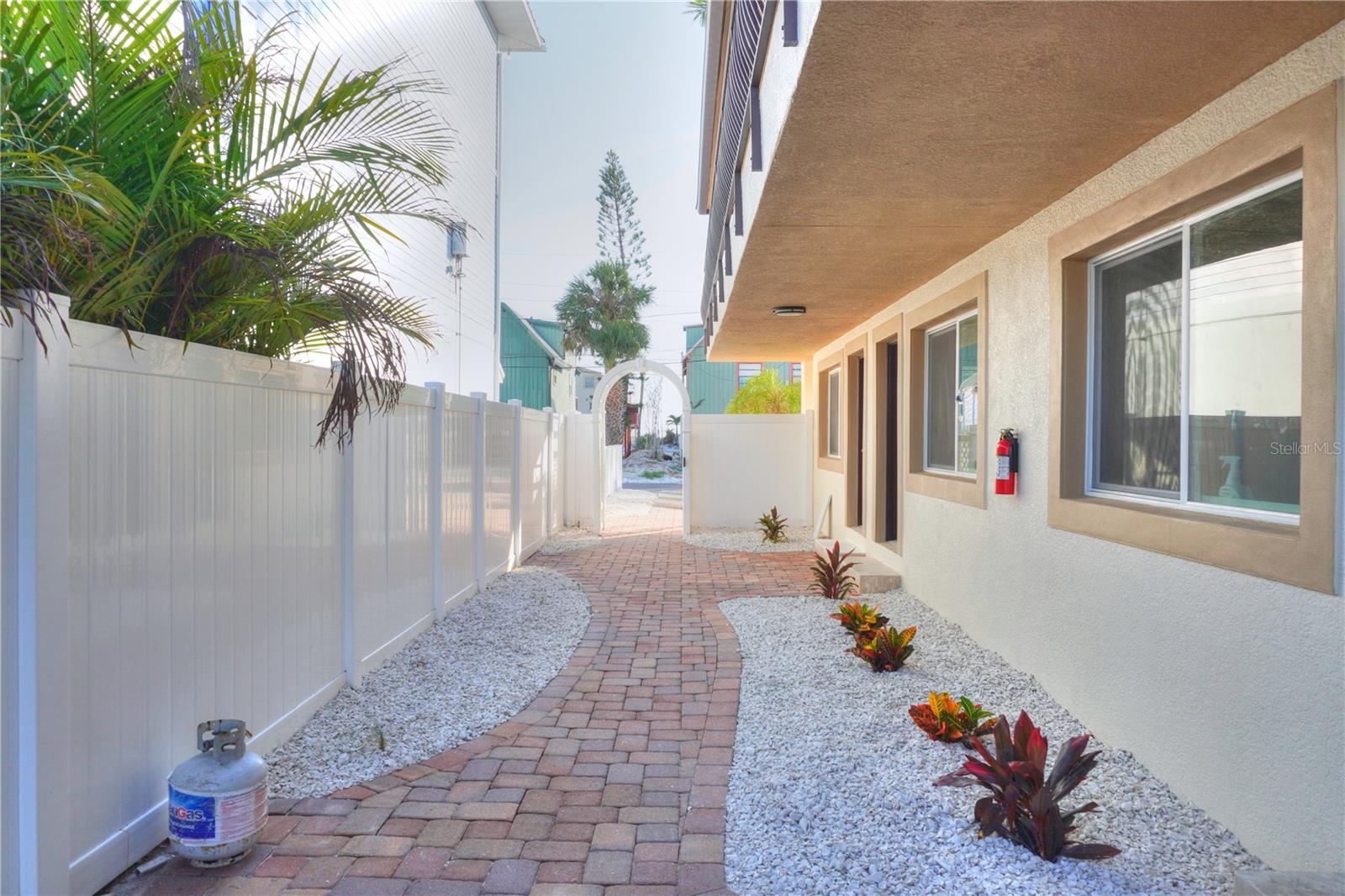 EIGHTY-FIFTH AVE REP - Residential Lease