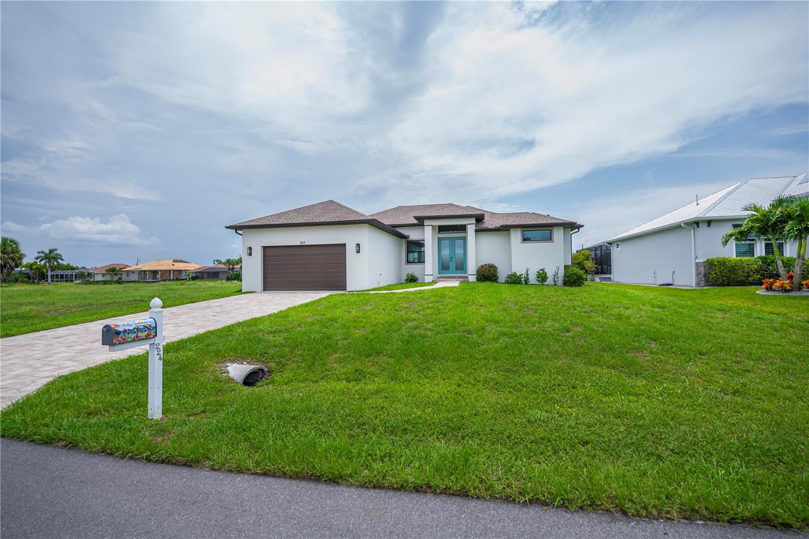 224 W PINE VALLEY LANE