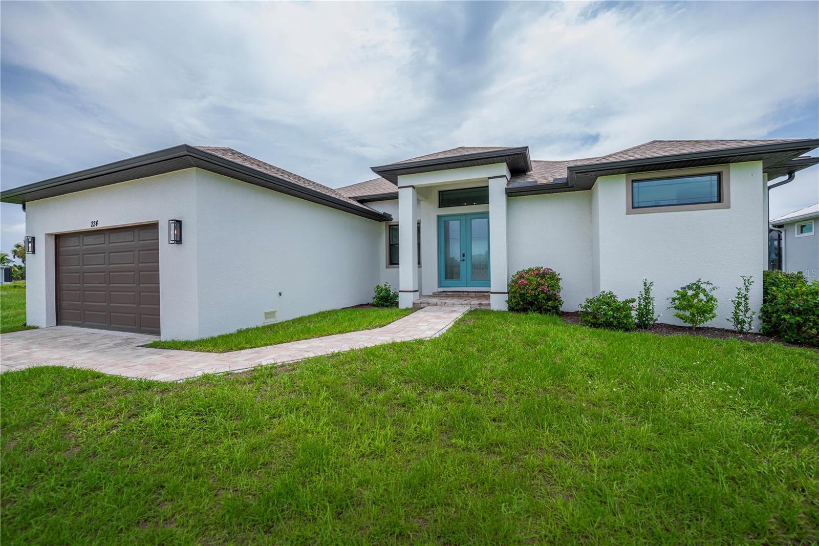 224 W PINE VALLEY LANE