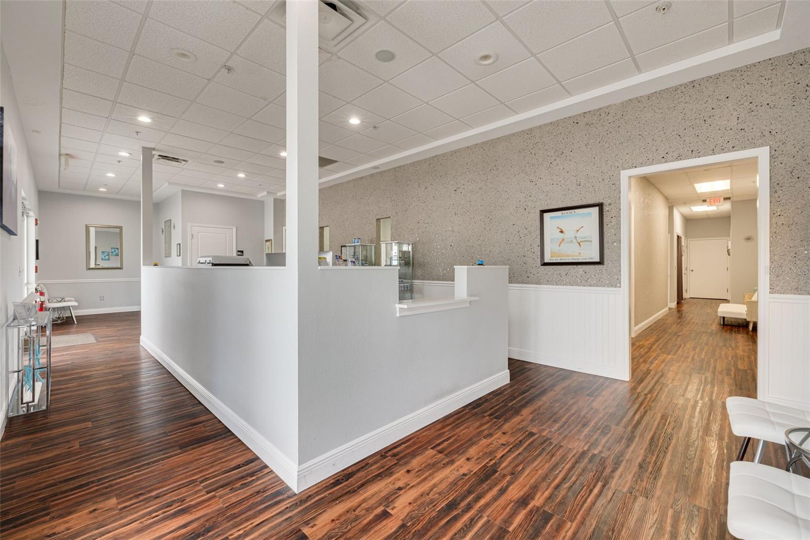 HAMMERHEAD COMM SUB - Commercial Lease