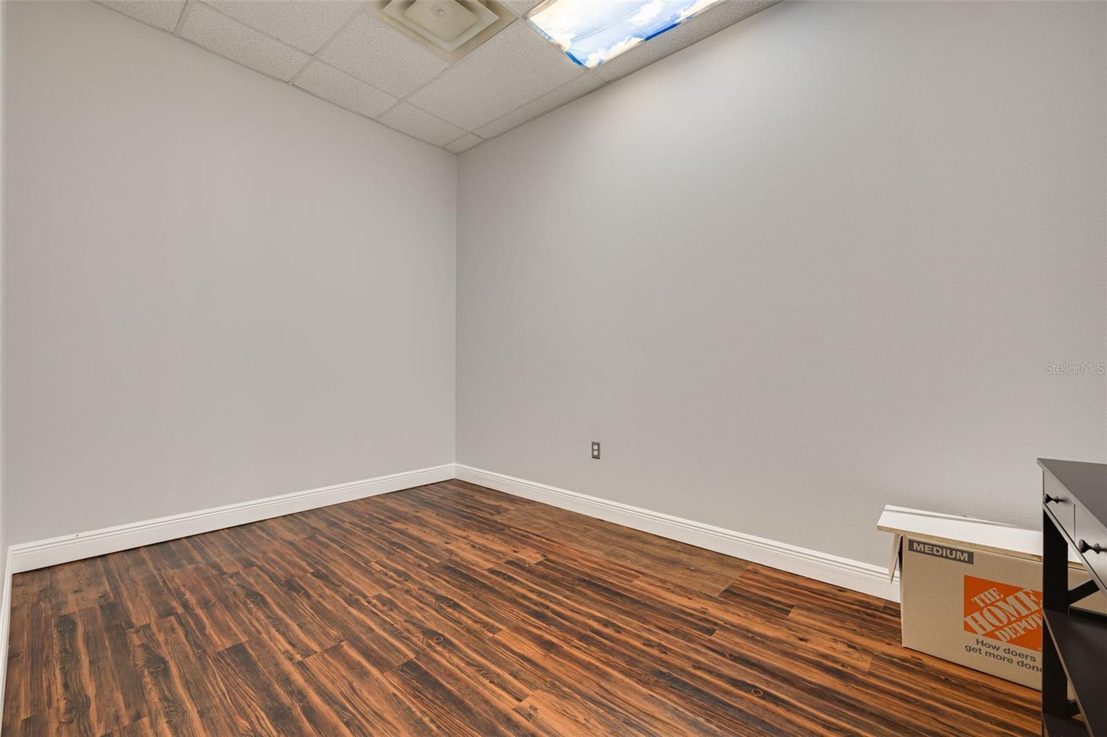 HAMMERHEAD COMM SUB - Commercial Lease