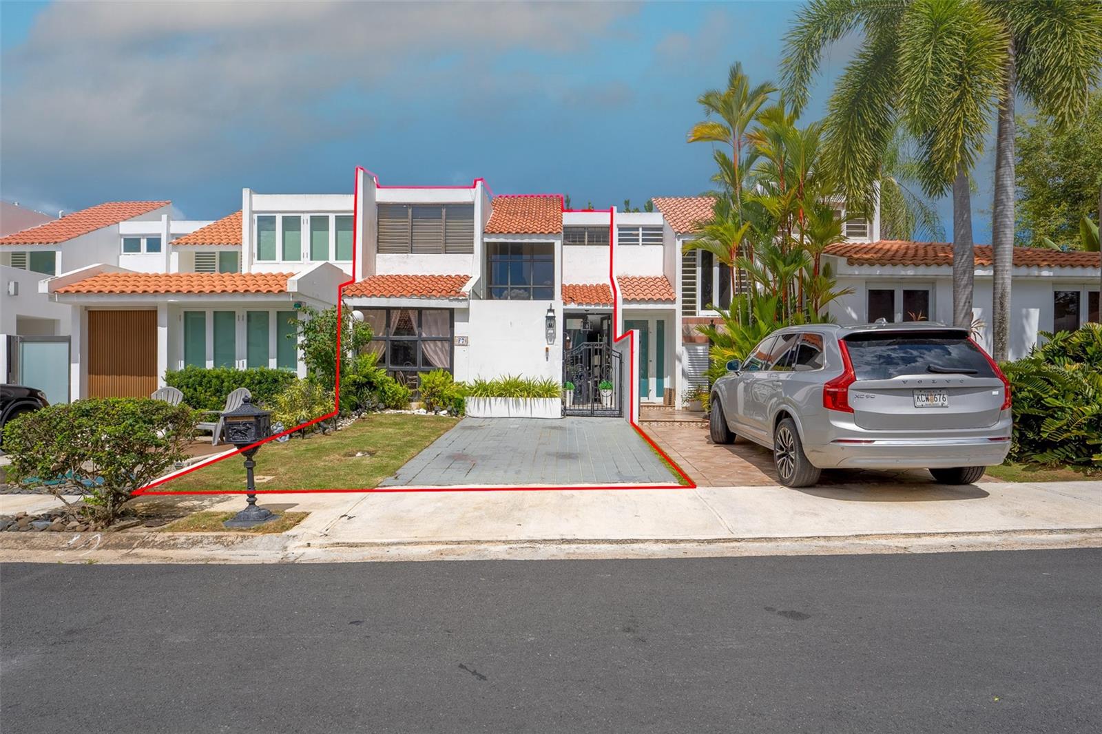 Discover serene living in Torrimar Estates, a quaint community with less than 30 townhouses, providing a unique blend of intimacy and comfort. This inviting 2-bedroom, 2.5-bathroom townhouse offers a perfect setting for peaceful living while still being part of a close-knit neighborhood. Enjoy the added beauty of a small green area directly behind the property, which, although not part of the property, offers a lovely view and a sense of extended space.
The home itself features spacious living areas, well-appointed with modern conveniences, designed to cater to your comfort and lifestyle needs. Each bedroom is designed for relaxation with ample space and privacy, complemented by well-maintained bathrooms. The cozy ambiance of the community is ideal for families or individuals seeking a calm environment with the benefits of community living.
Torrimar Estates is an excellently maintained locale, offering the charm of a small community with the assurance of privacy and security. This property is ideally suited for those looking to enjoy a tranquil lifestyle with all the benefits of living within a managed estate. Whether you're downsizing, purchasing your first home, or simply seeking a peaceful retreat, this townhouse in Torrimar Estates represents an excellent opportunity.