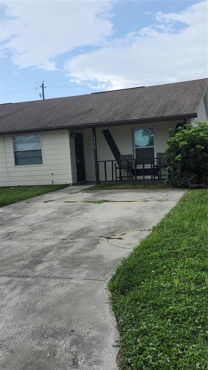 What a great opportunity to own property in West Bradenton. Only about 5 miles to the Gulf Beaches of Anna Maria Island. Enjoy Florida living in this 2 bedroom 2 bath home located in a small community with low HOA. The 1/2 of duplex is perfect for an investment or for a 1st time home buyer. Located near shoppimg., restaurants.and the Palma Sola soft ball fields.