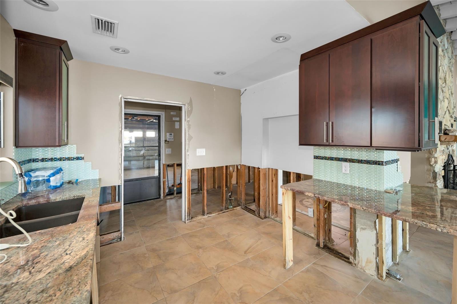 LA HACIENDA 1ST ADD - Residential