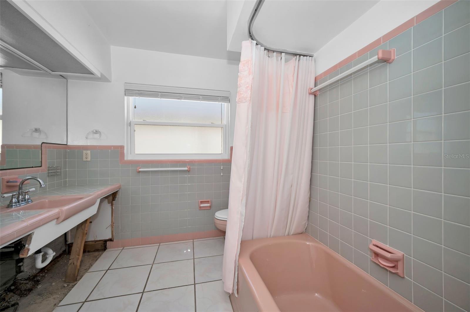 LA HACIENDA 1ST ADD - Residential