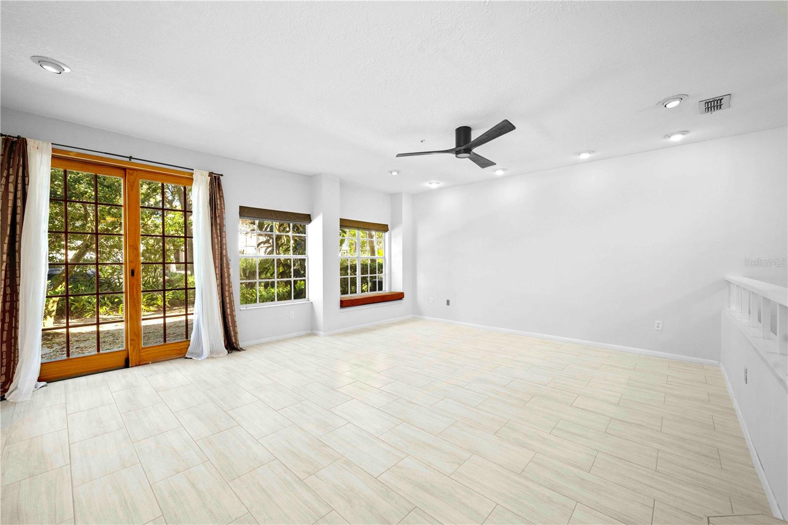 OAK HARBOUR SEC 4 - Residential