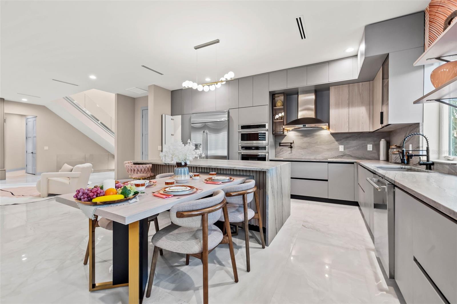 KIPPS COLONY ESTATES AT PASADENA YACHT/COUNTRY CL - Residential