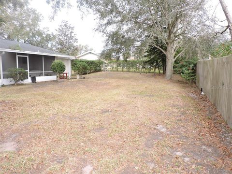 A home in LAKE WALES