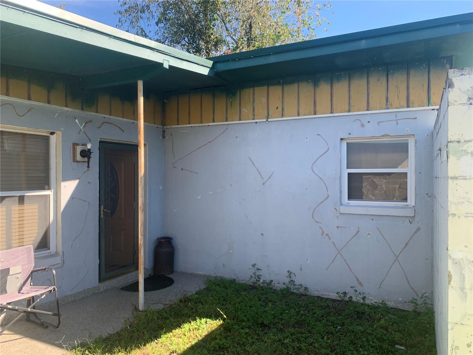 8029 CHATEAU DRIVE S