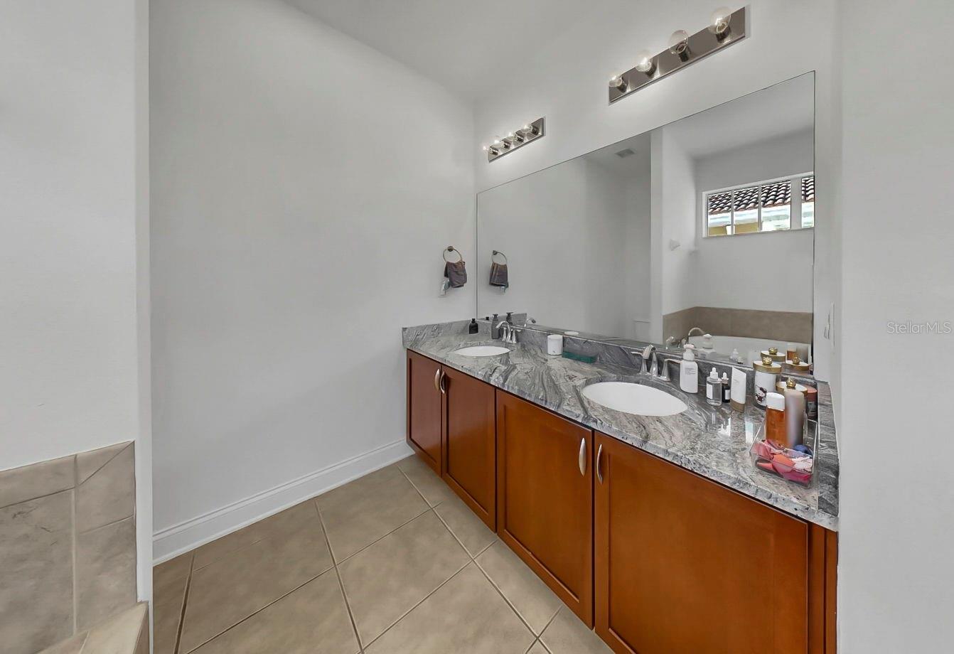 NORTH HYDE PARK CITY TWNHMS - Residential