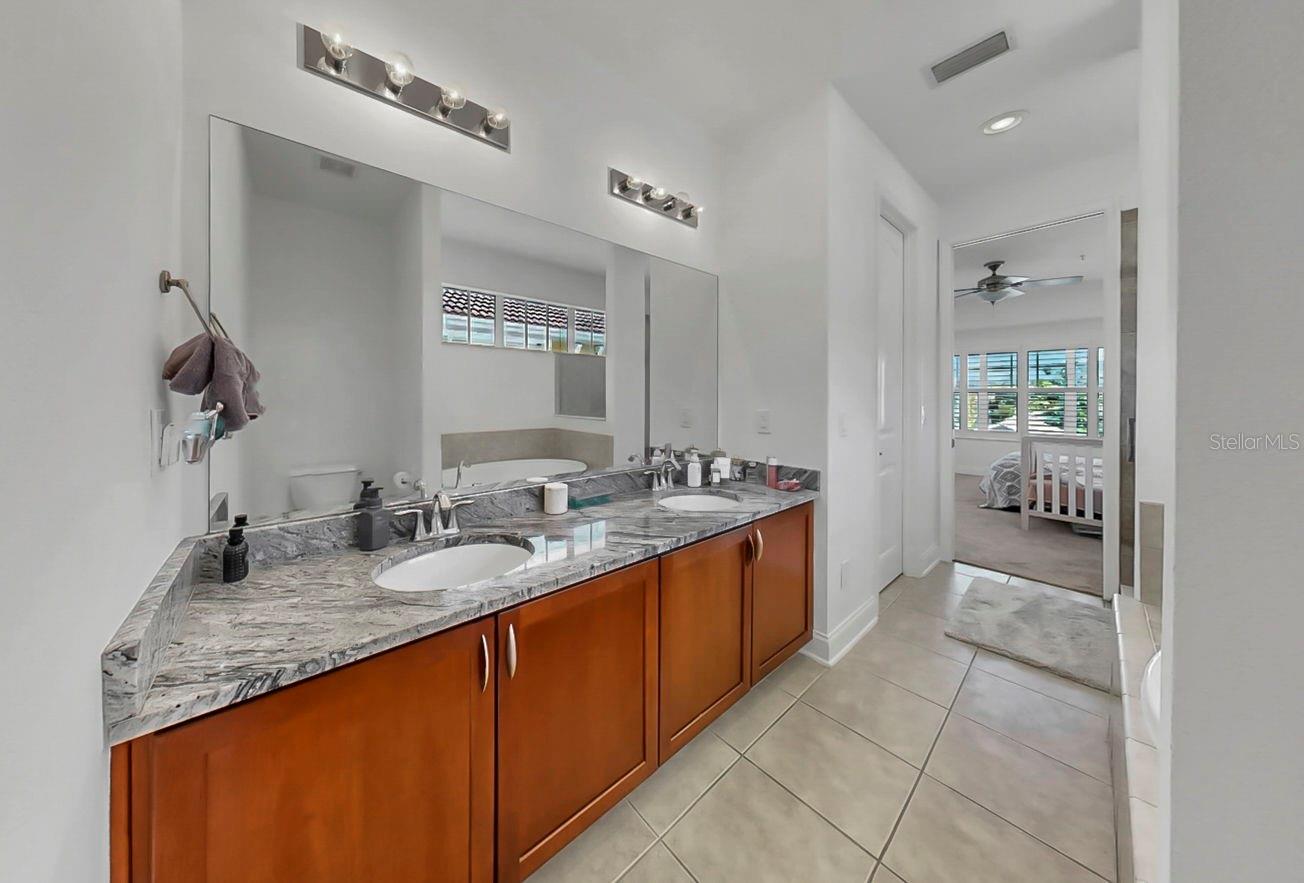 NORTH HYDE PARK CITY TWNHMS - Residential