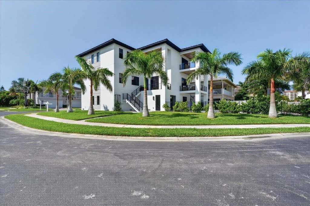 Photo of 116 Wimbledon Court, Redington Shores, FL 33708 (MLS # L4964439)