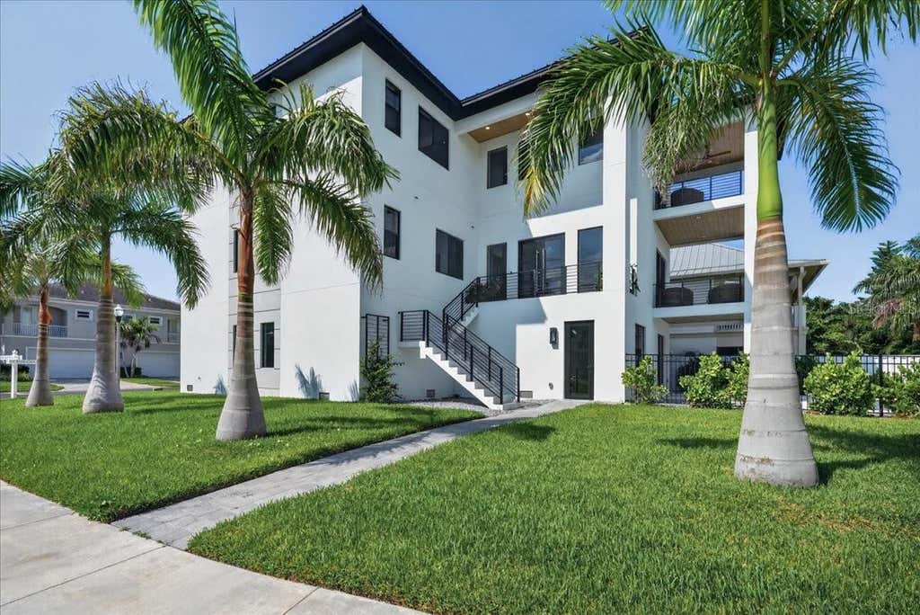 Photo of 116 Wimbledon Court, Redington Shores, FL 33708 (MLS # L4964439)