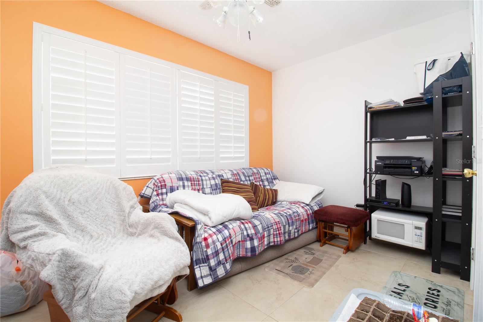 PARADISE SHORES - Residential