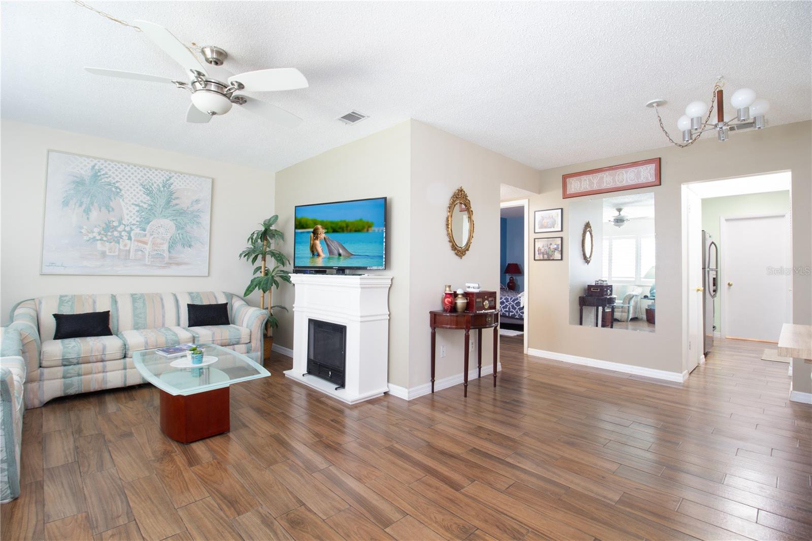 PARADISE SHORES - Residential