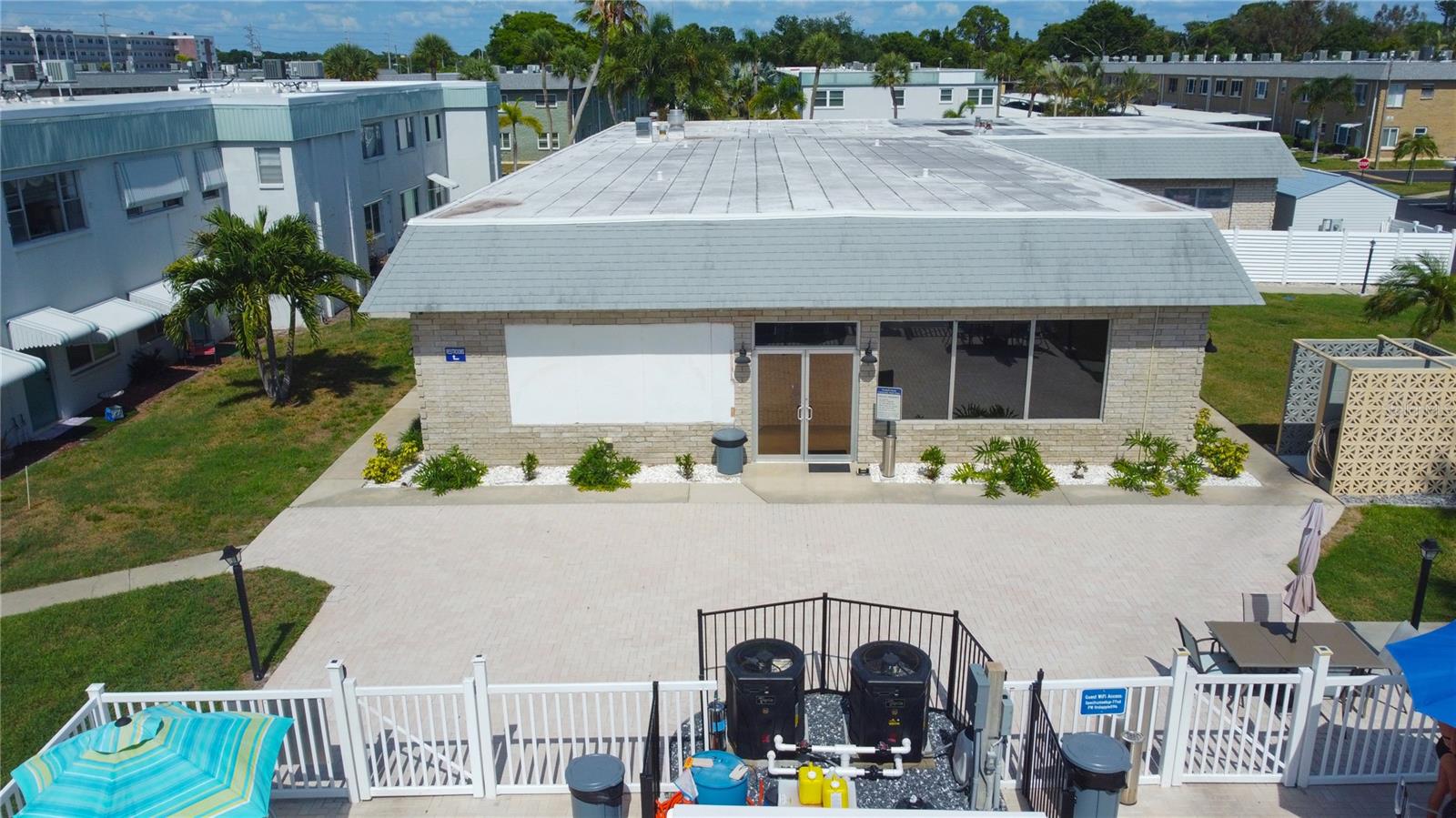 PARADISE SHORES - Residential