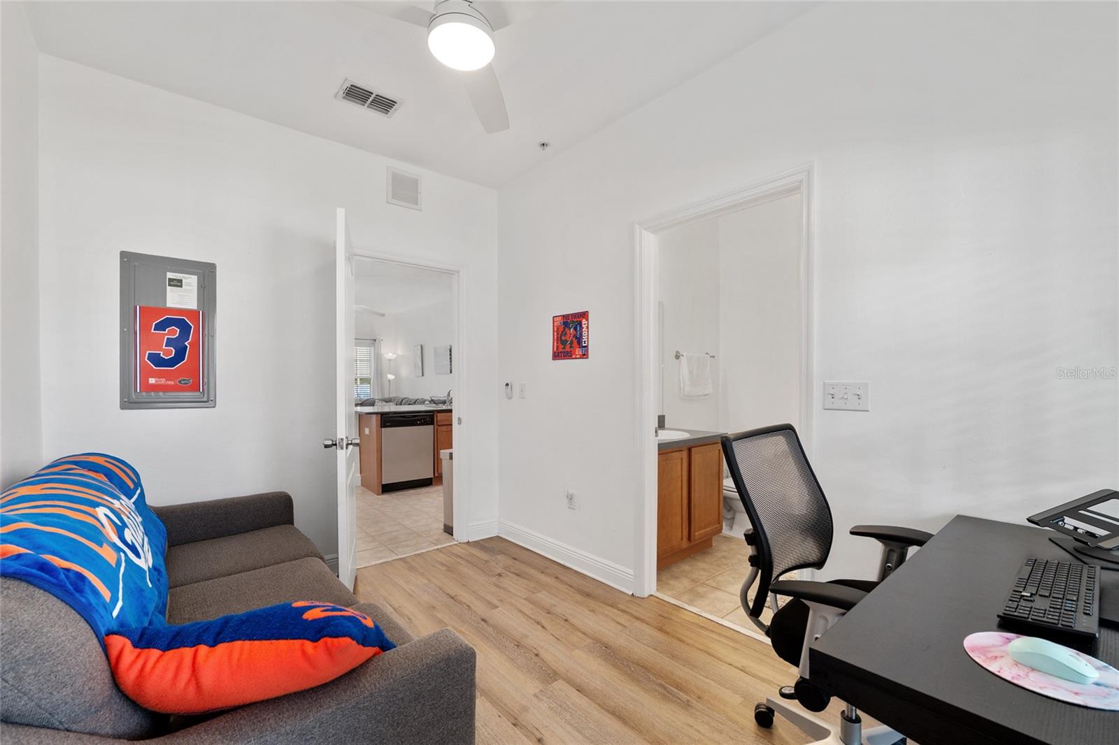 CHASE HOLLOW CONDO - Residential