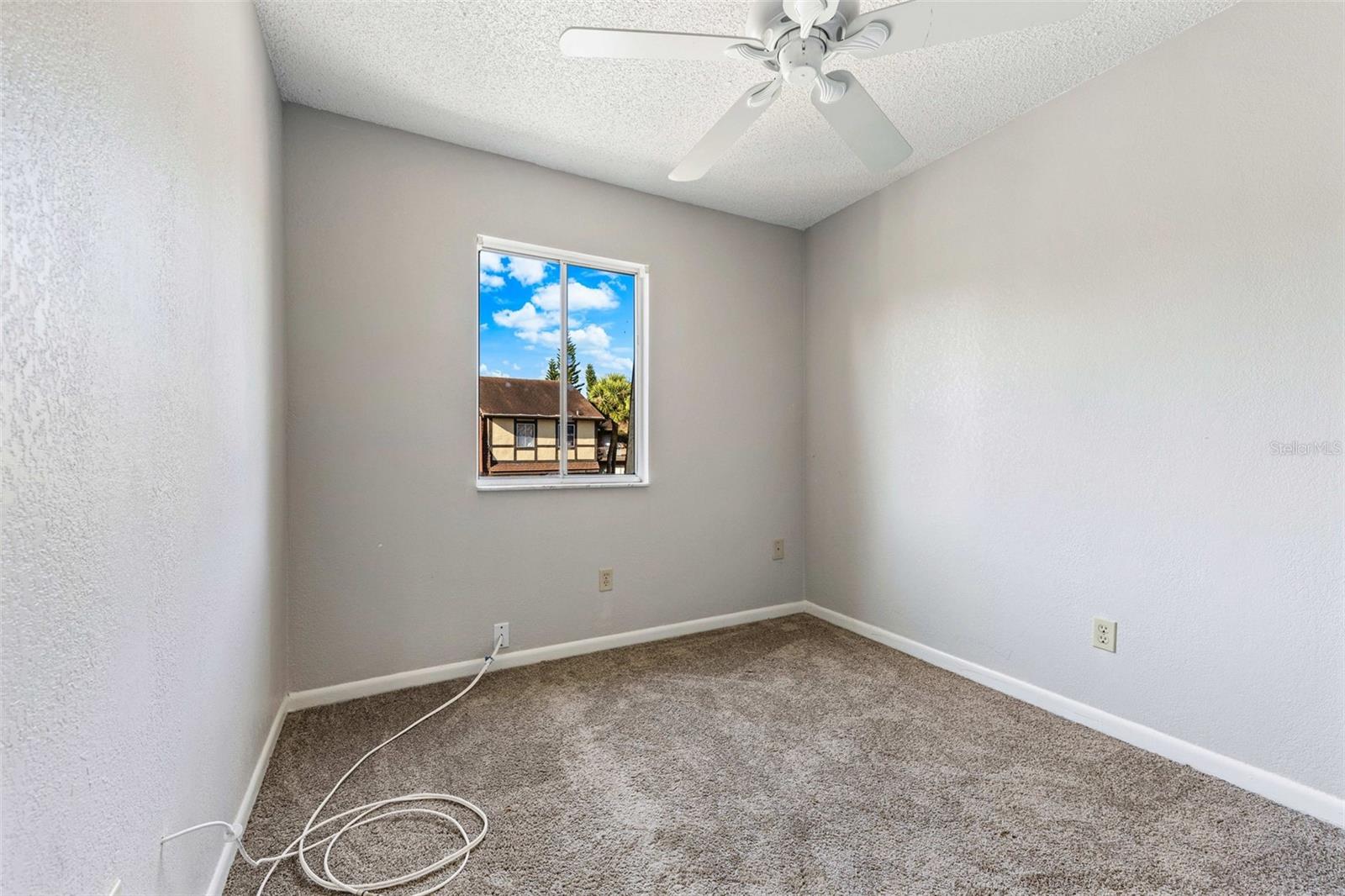 HUNTINGTON ON THE GREEN - Residential