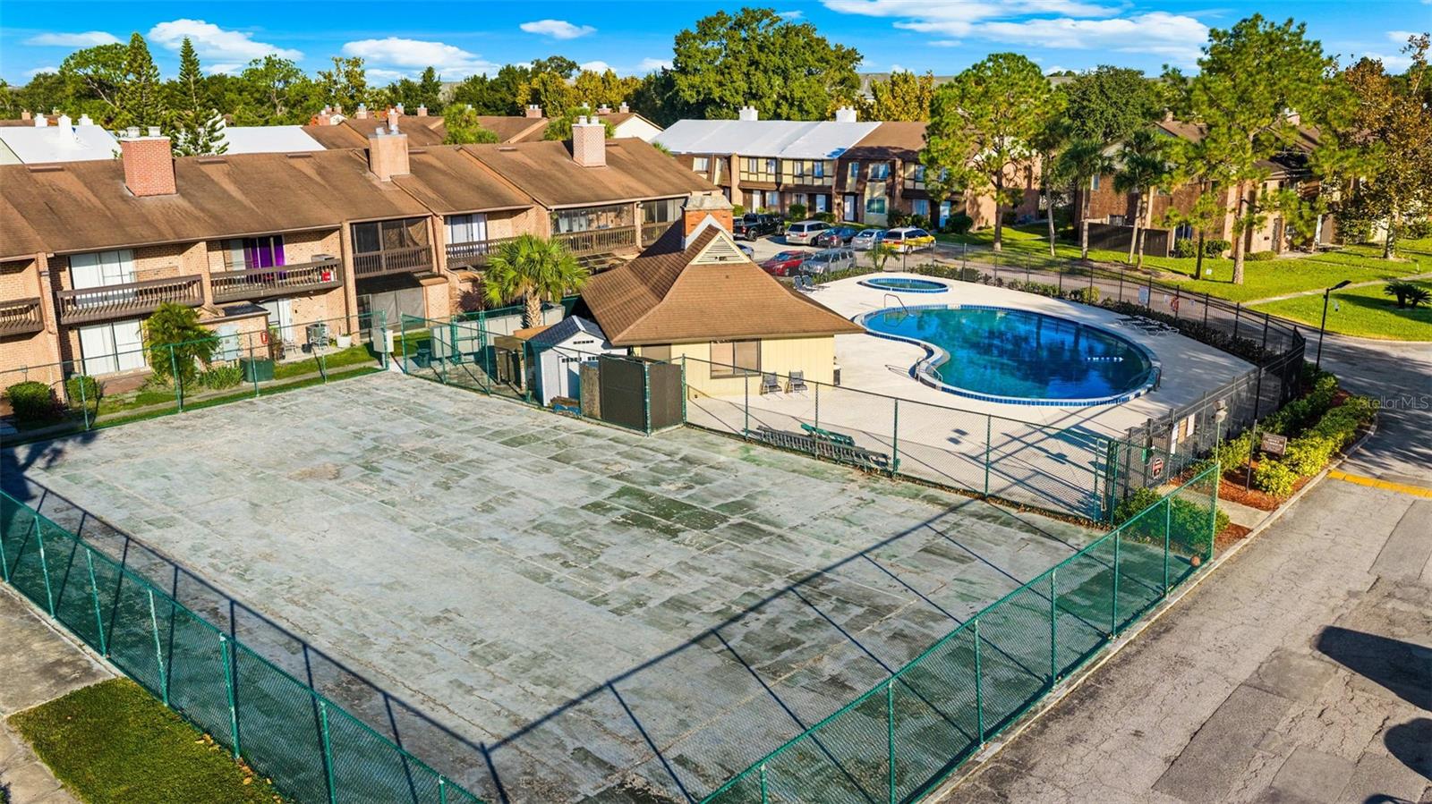 HUNTINGTON ON THE GREEN - Residential