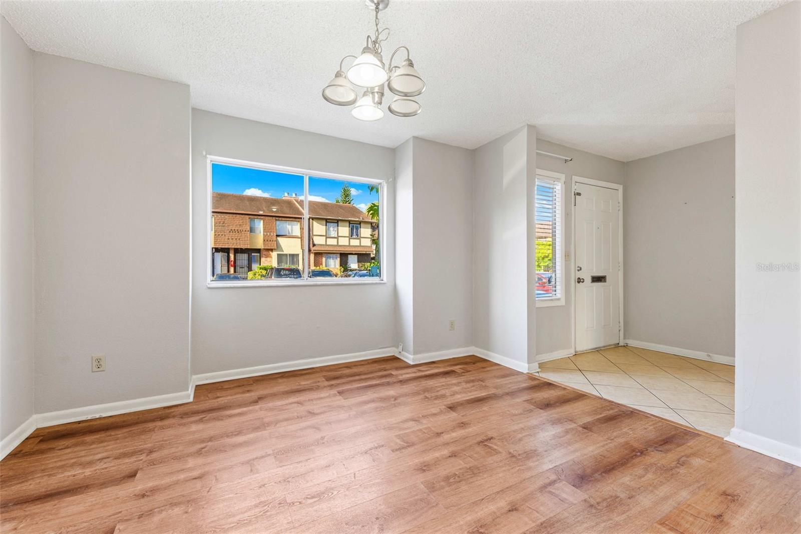 HUNTINGTON ON THE GREEN - Residential