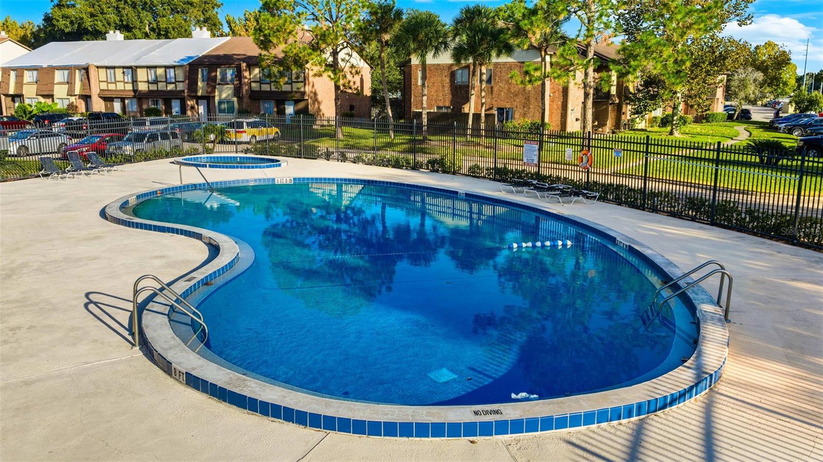 HUNTINGTON ON THE GREEN - Residential