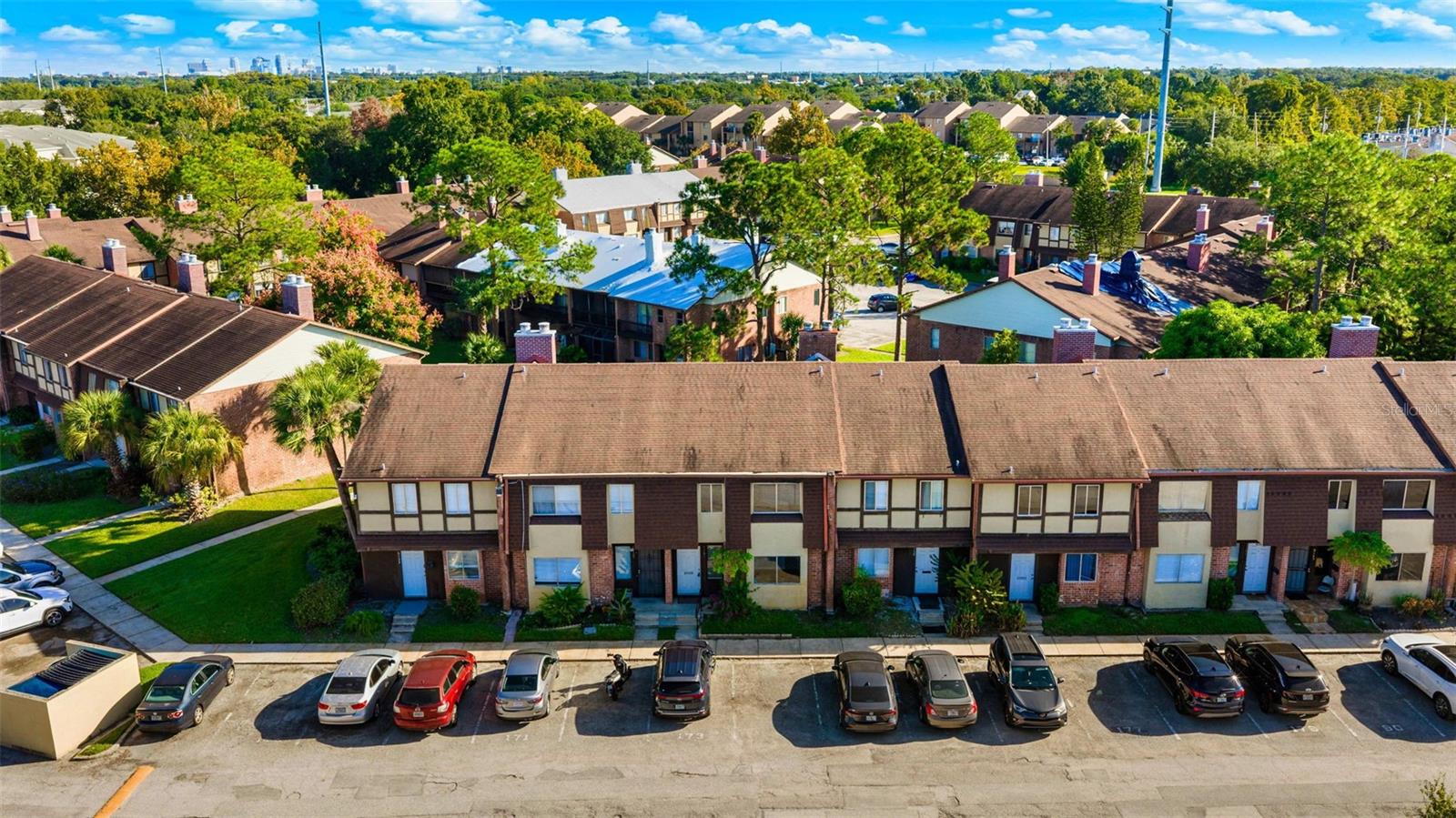 HUNTINGTON ON THE GREEN - Residential