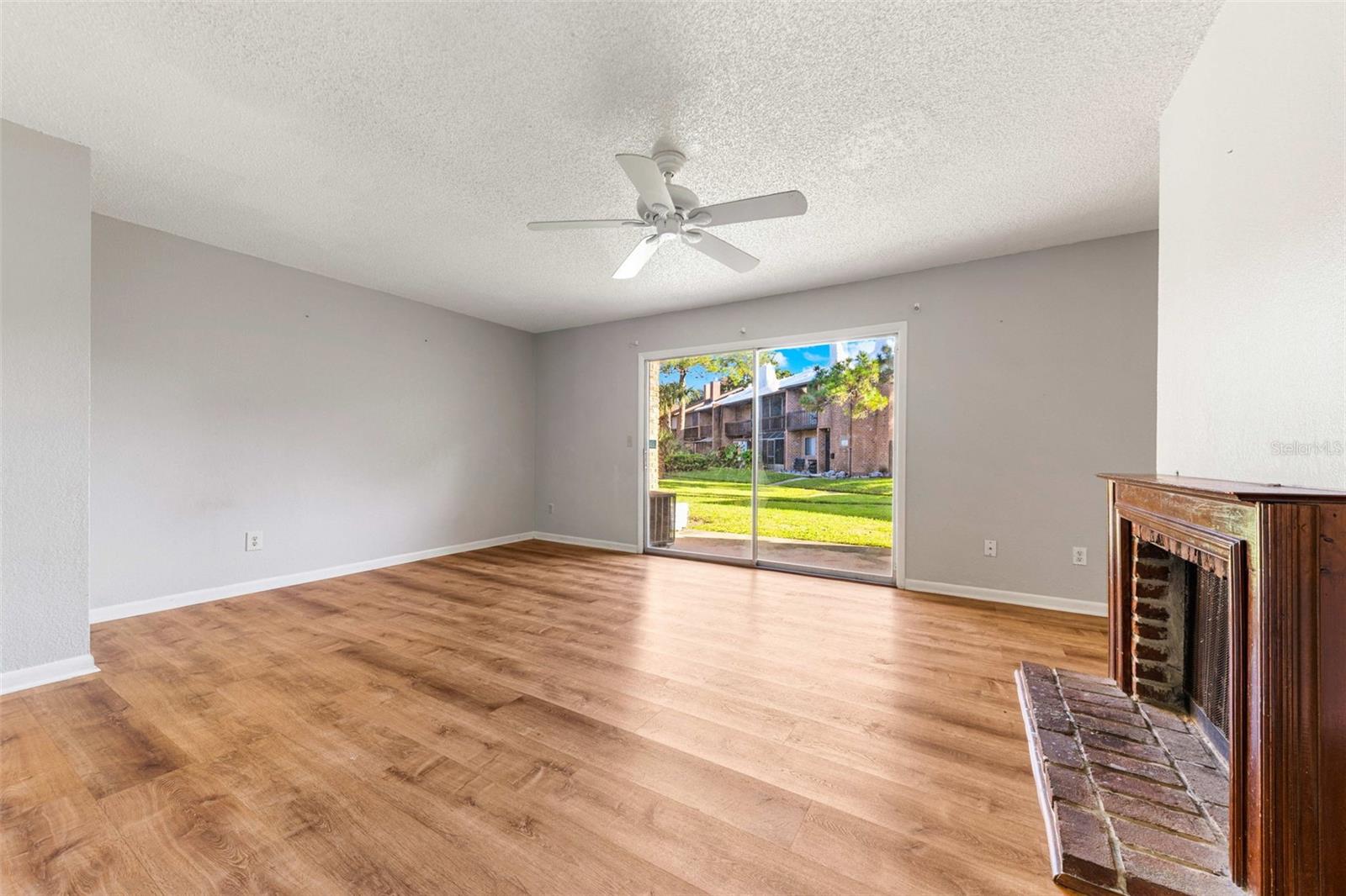 HUNTINGTON ON THE GREEN - Residential