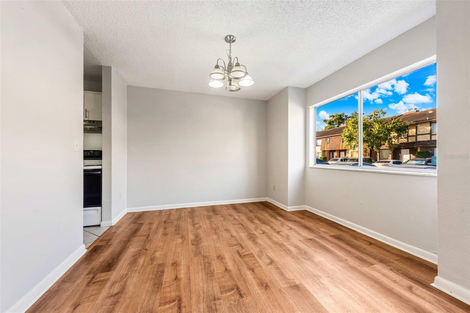 HUNTINGTON ON THE GREEN - Residential