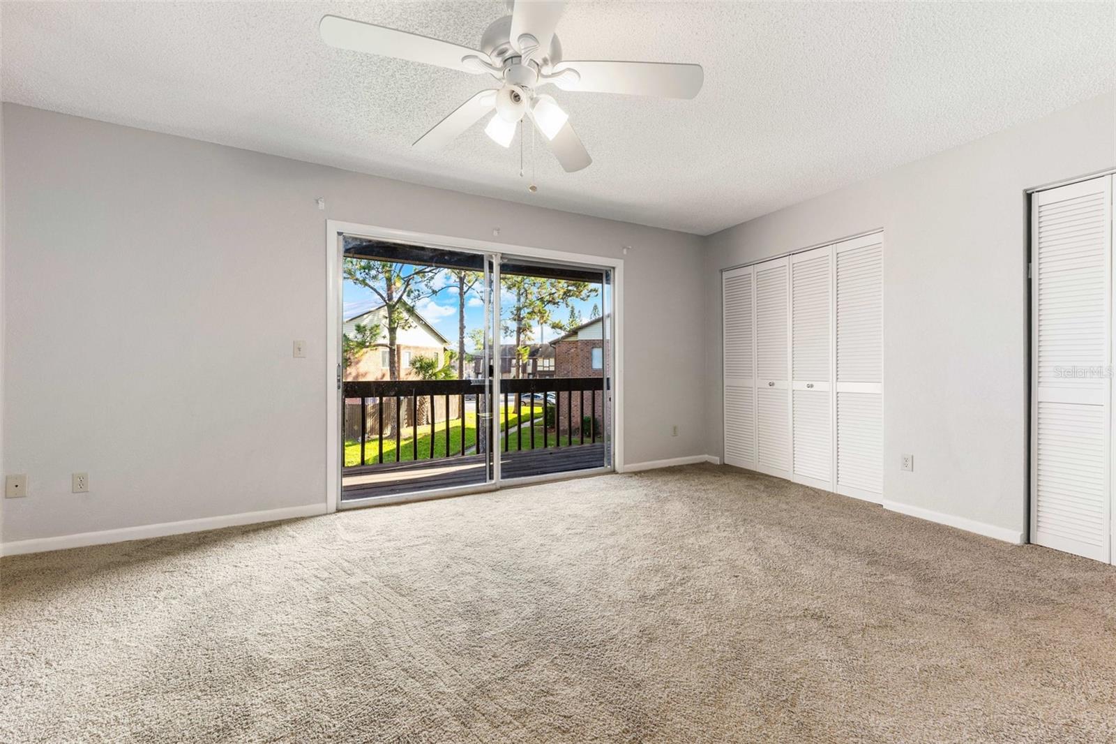 HUNTINGTON ON THE GREEN - Residential