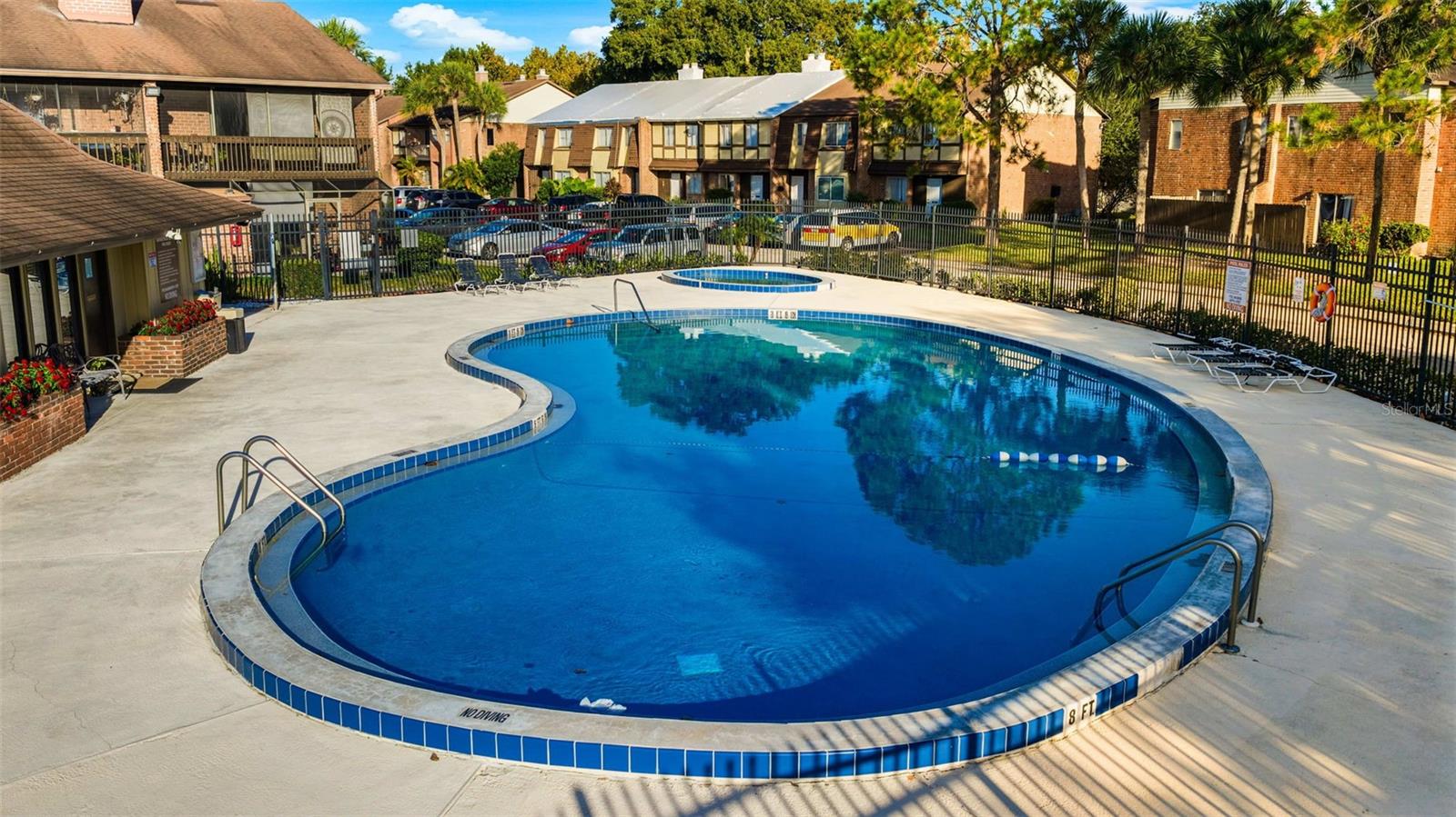 HUNTINGTON ON THE GREEN - Residential