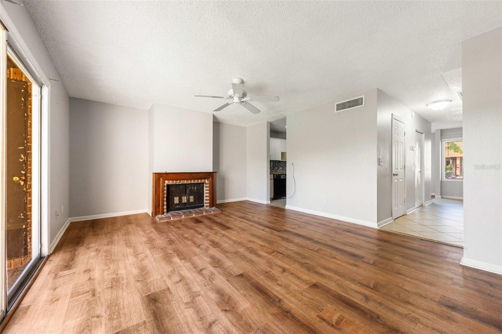 HUNTINGTON ON THE GREEN - Residential