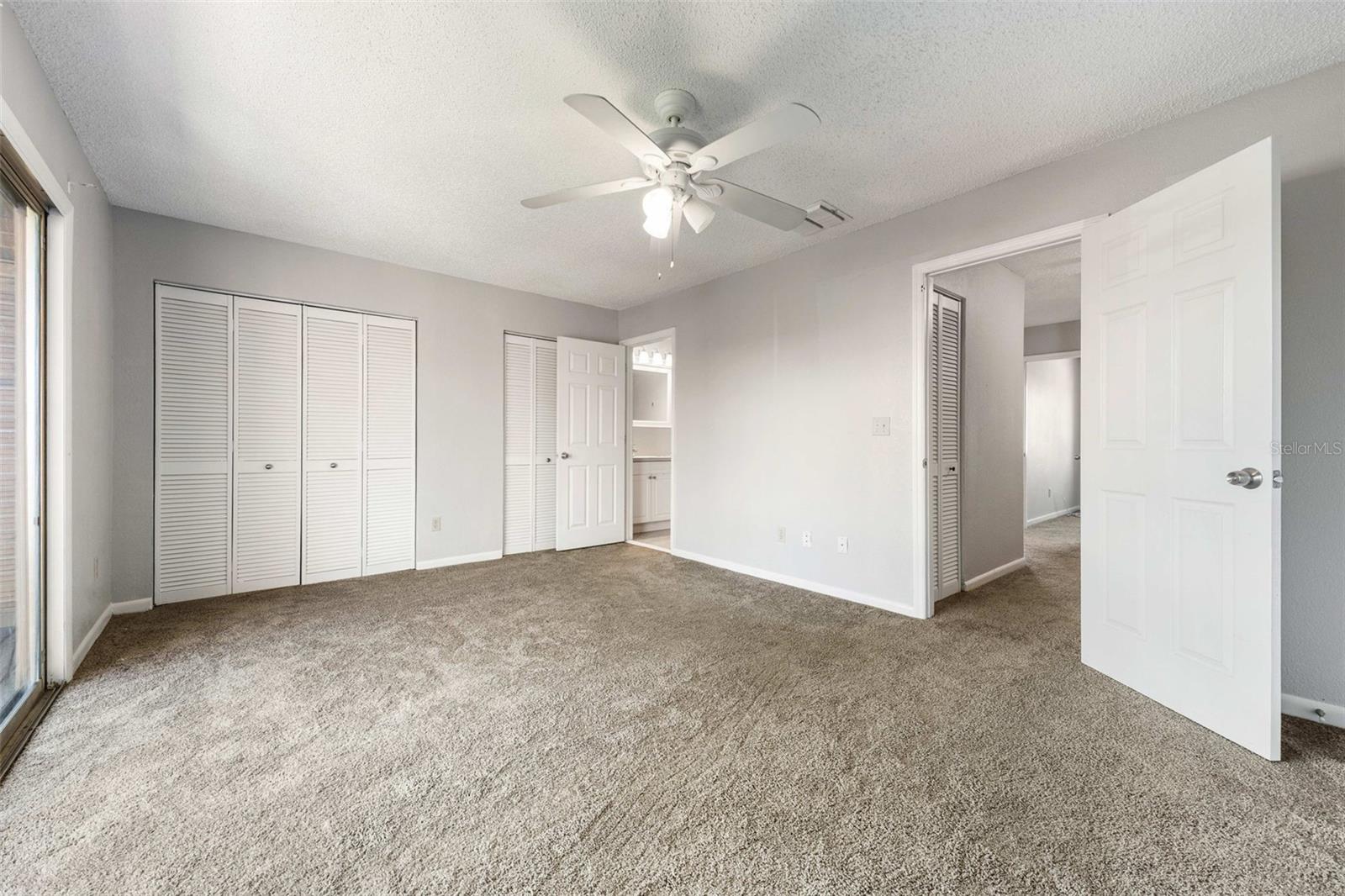 HUNTINGTON ON THE GREEN - Residential