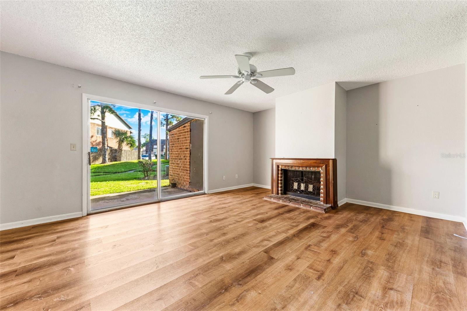 HUNTINGTON ON THE GREEN - Residential