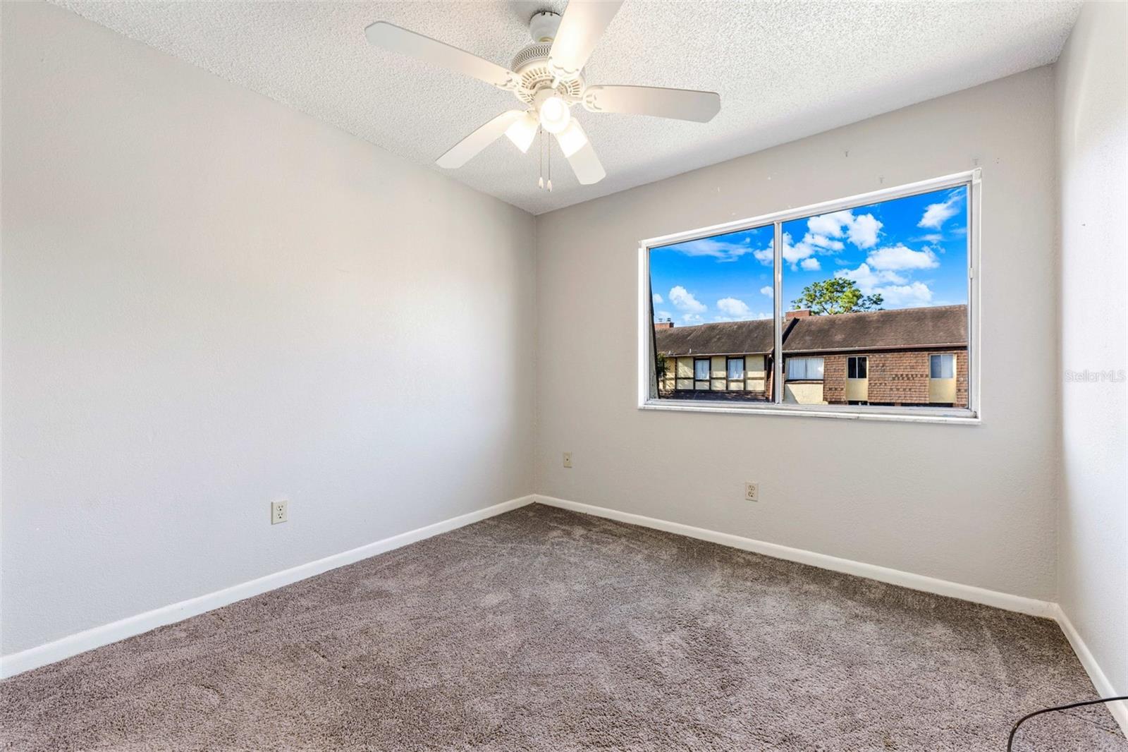 HUNTINGTON ON THE GREEN - Residential