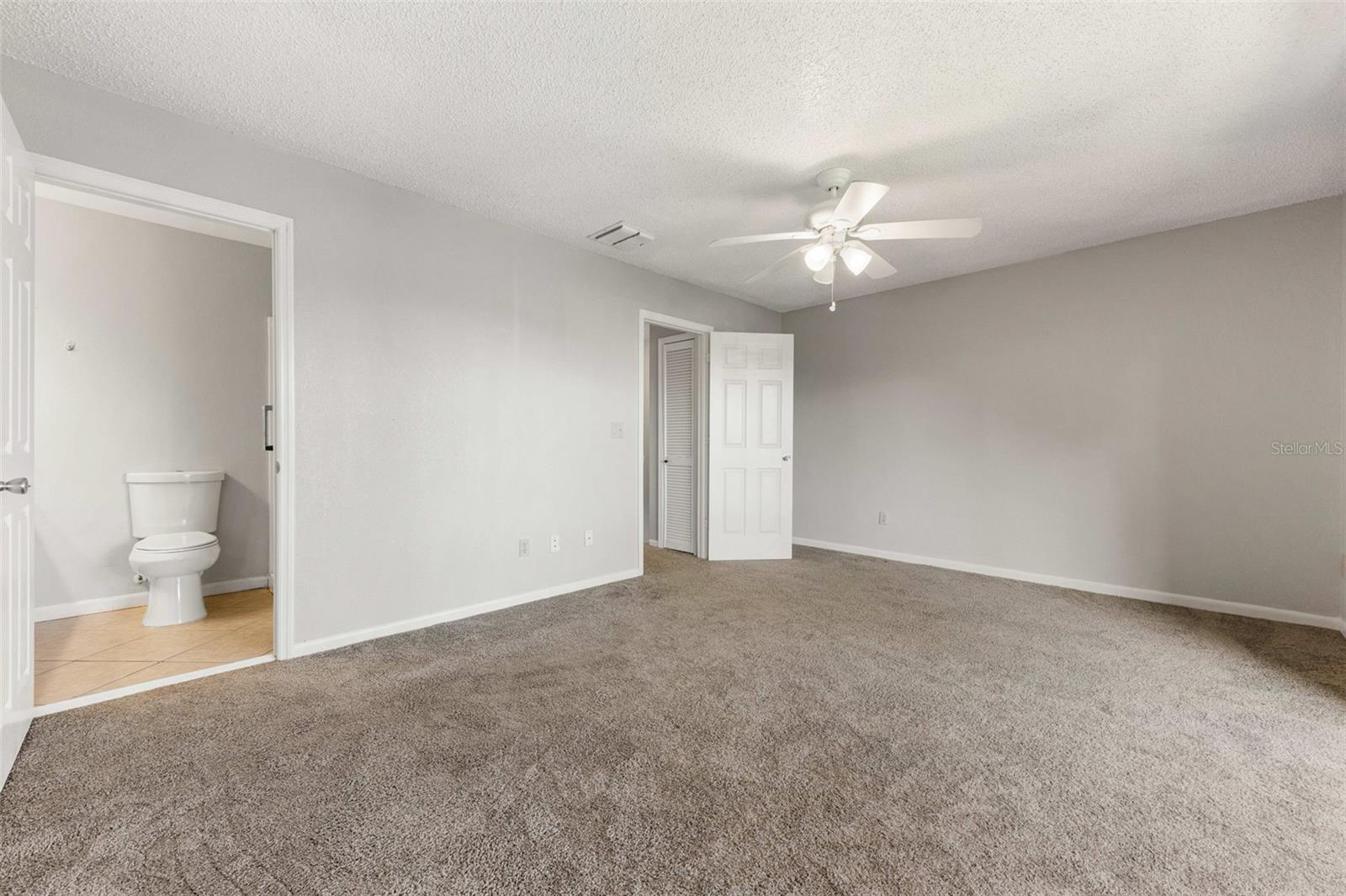 HUNTINGTON ON THE GREEN - Residential