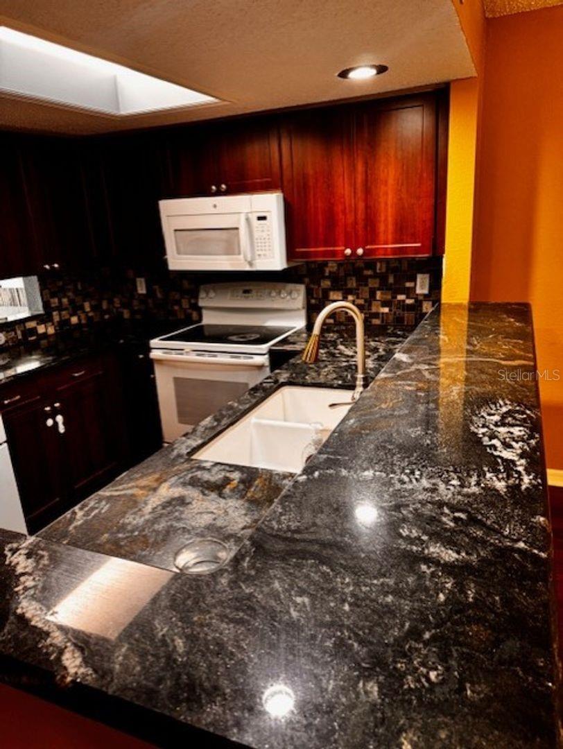 GOLFSIDE ESTATES - Residential Lease