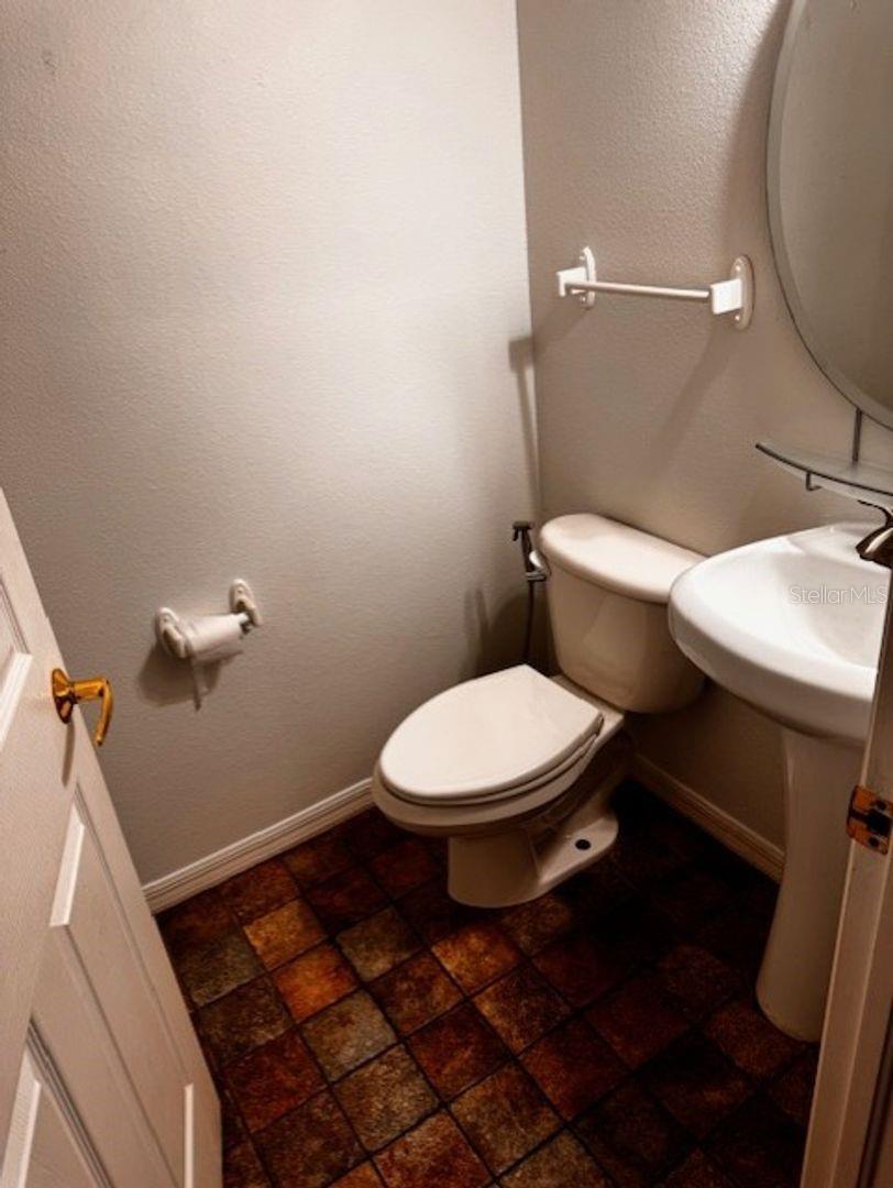 GOLFSIDE ESTATES - Residential Lease