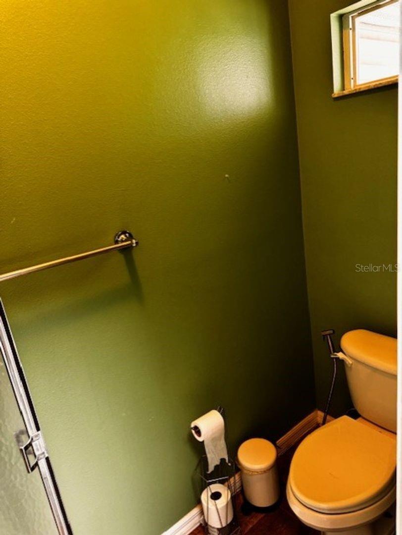 GOLFSIDE ESTATES - Residential Lease