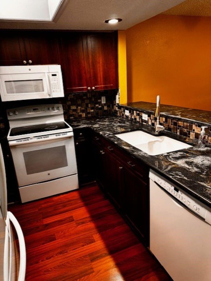 GOLFSIDE ESTATES - Residential Lease