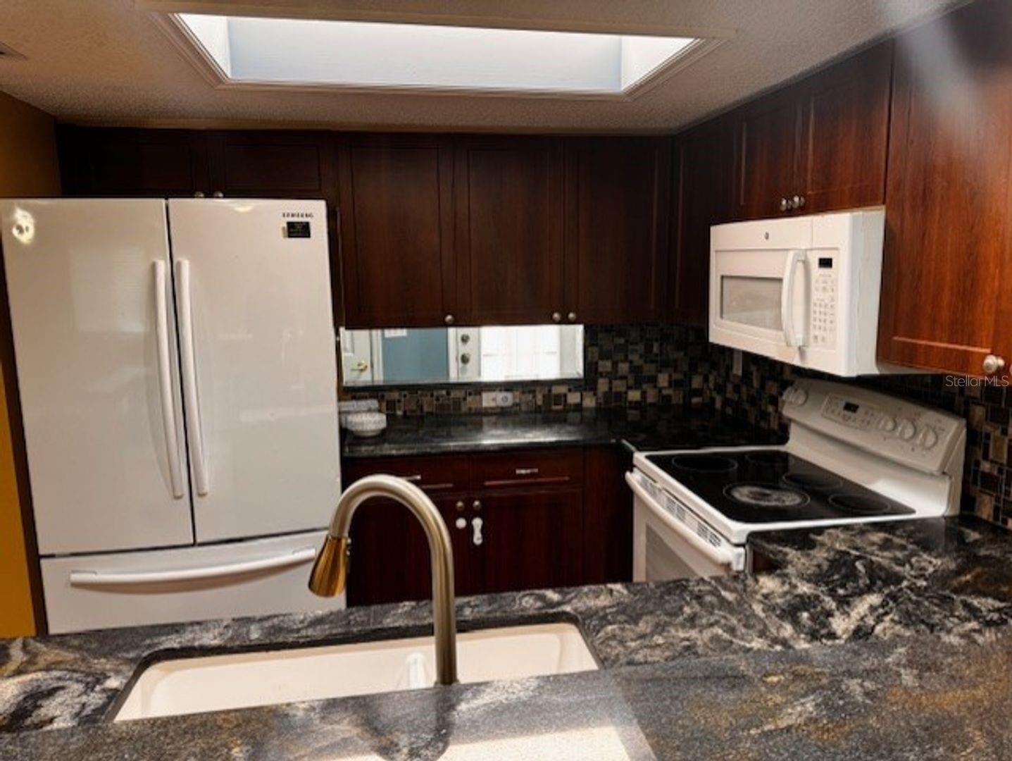 GOLFSIDE ESTATES - Residential Lease