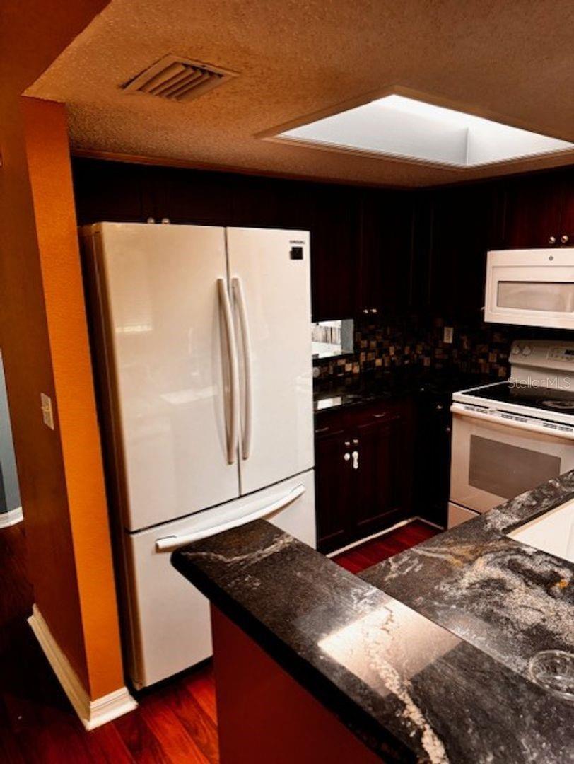 GOLFSIDE ESTATES - Residential Lease