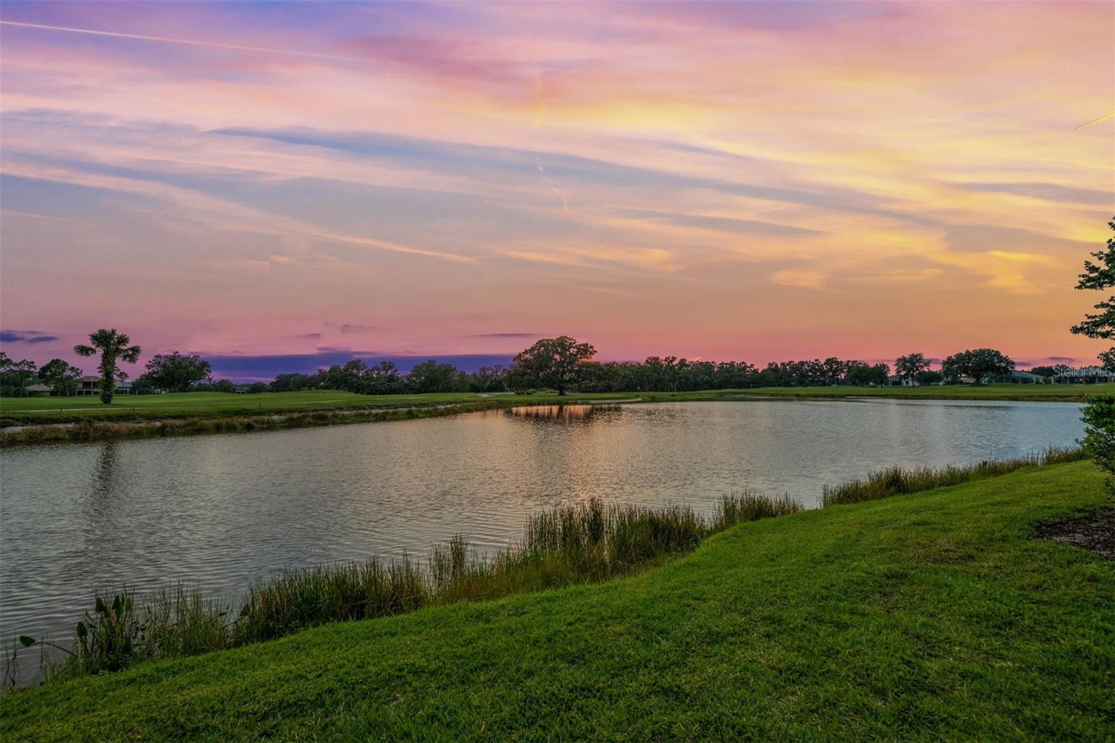 FOUNDERS CLUB - Residential