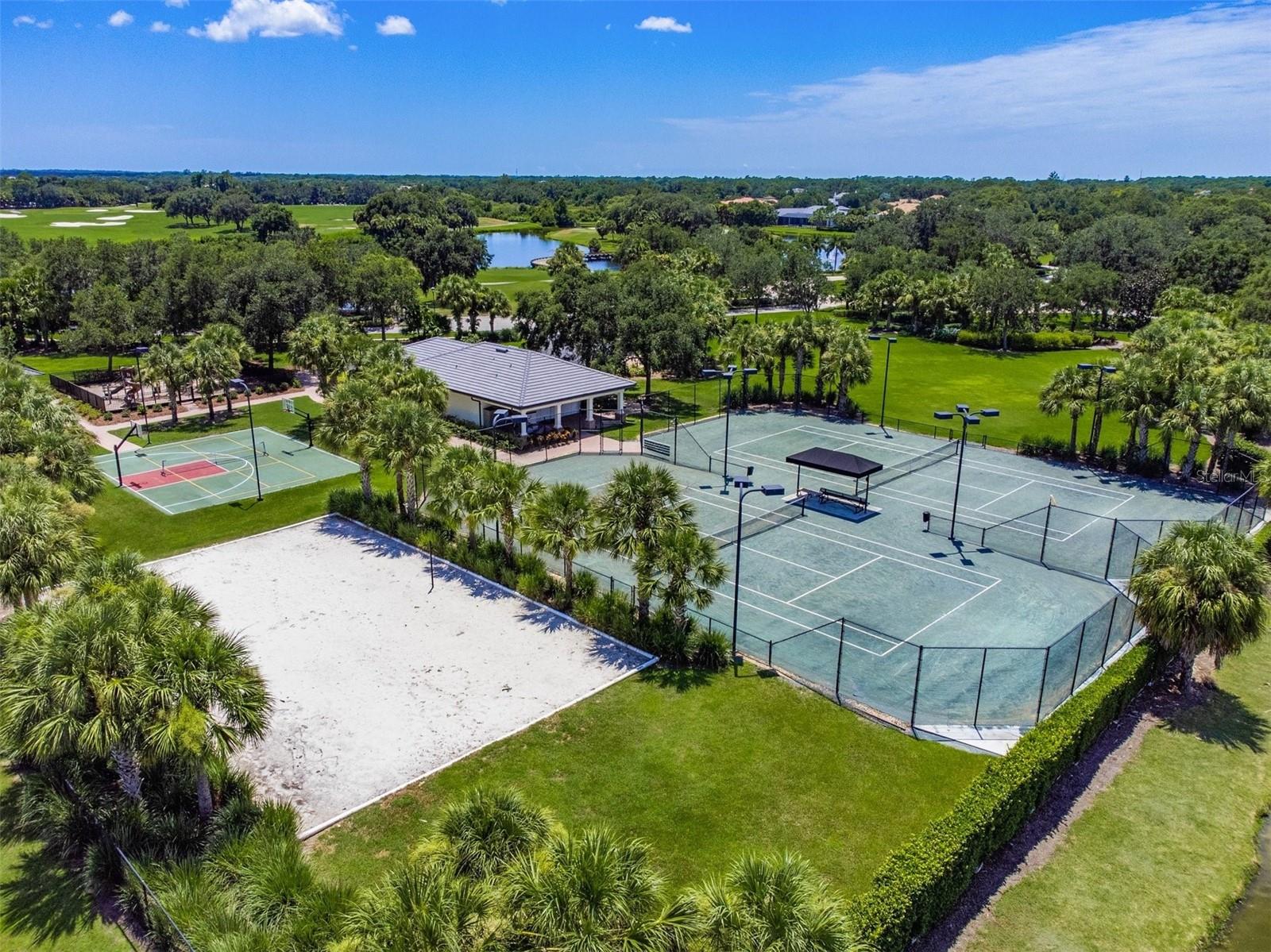 FOUNDERS CLUB - Residential